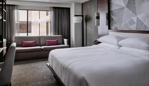 King Guest Room with Sofa Bed