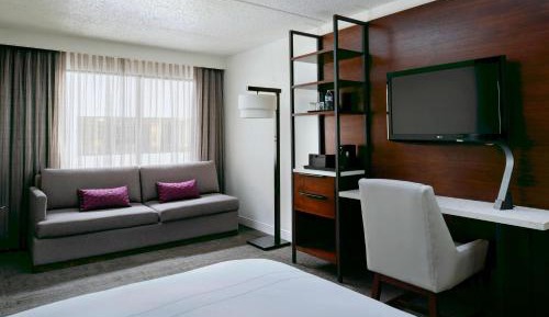 Queen Guest Room