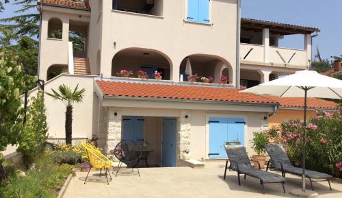 Apartment with Garden View