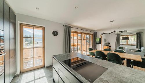 Apartment with Mountain View