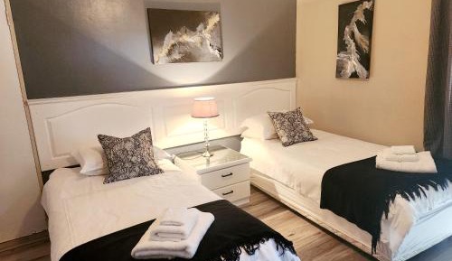 Twin Room with Private Bathroom