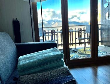 Studio with Mountain View