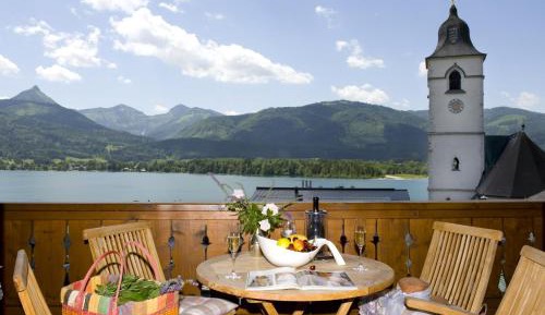 Junior Suite with Balcony and Lake View
