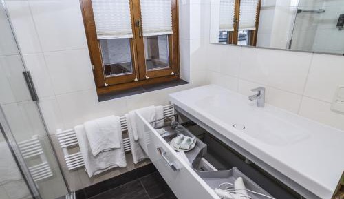 Deluxe Double Room with Balcony and Lake View