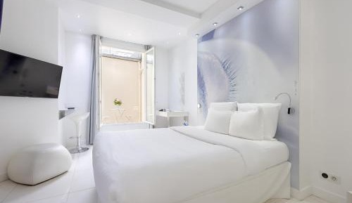 Deluxe Double Room with Shower