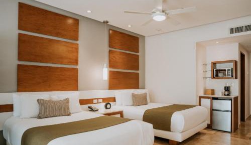 Deluxe Junior Suite, 2 Queen Beds