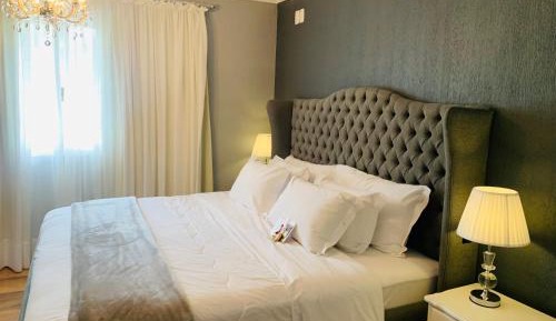 Deluxe King Suite