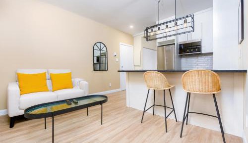 (5-405) One-Bedroom Apartment with Private Terrace and View to St Joseph Street