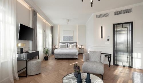 Deluxe Suite with Sea View