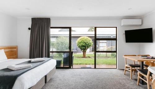 One-Bedroom Apartment (With Aircon)