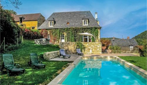 Four-Bedroom Holiday Home