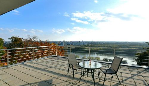 Deluxe Double Room with Balcony and Donau River View