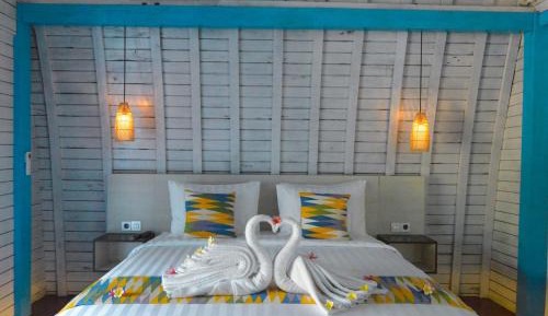 Deluxe Bungalow with Pool View