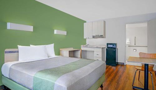 Queen Room - Disability Access - Roll in Shower