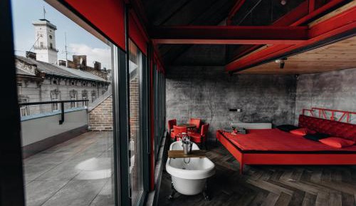 King Suite with Balcony 14