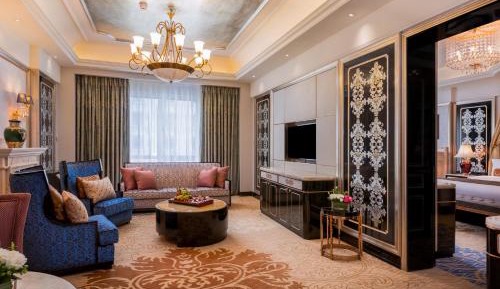 One-Bedroom Suite with Club Lounge Access