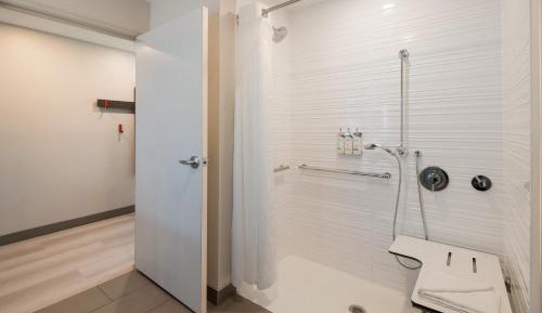 King Room - Mobility Access/Hearing Accessible