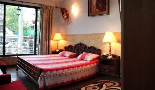 Deluxe Room (2 Adults + 1 Child)