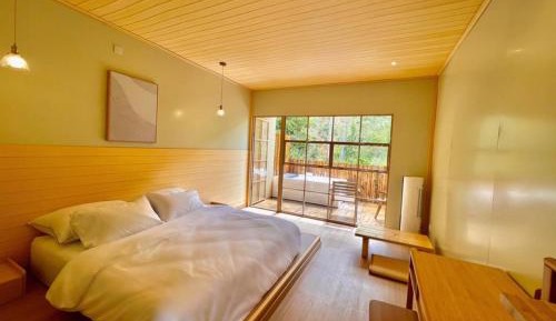 Deluxe King Suite