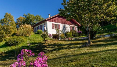 Villa with Garden View