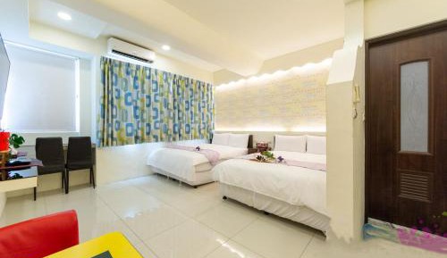 Quadruple Room with Private Bathroom