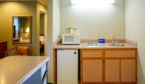 Two-Bedroom Queen Suite