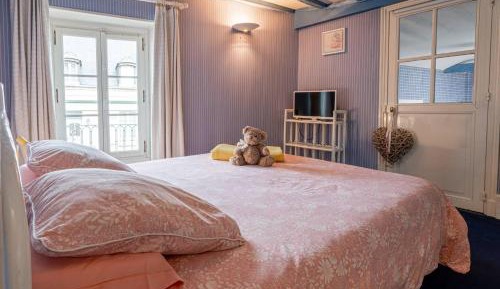 Quadruple Room with Private Bathroom