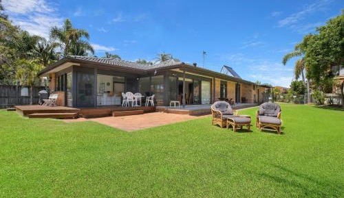 Four-Bedroom Holiday Home