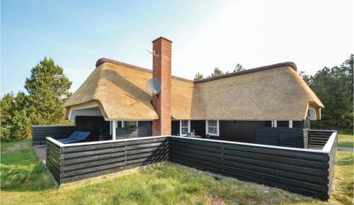 Three-Bedroom Holiday Home 