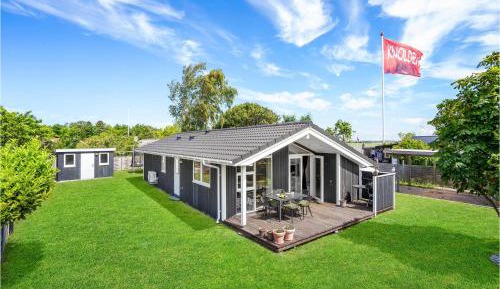 Three-Bedroom Holiday Home 