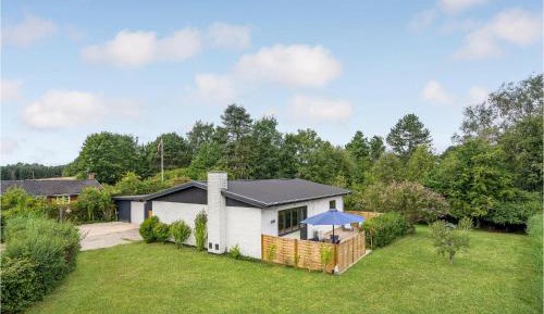 Three-Bedroom Holiday Home 