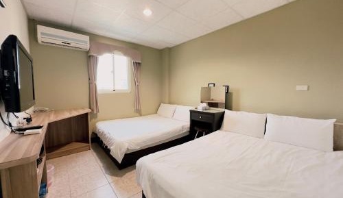 Quadruple Room with Private Bathroom