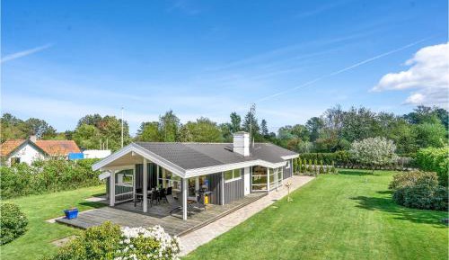 Three-Bedroom Holiday Home 