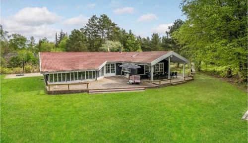 Five-Bedroom Holiday Home