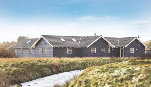 Eleven-Bedroom Holiday home