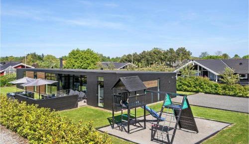 Four-Bedroom Holiday Home