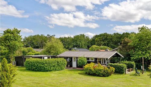 Three-Bedroom Holiday Home 