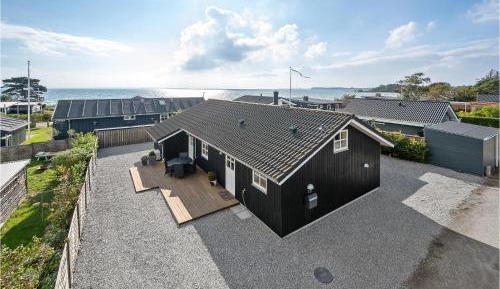Three-Bedroom Holiday Home 