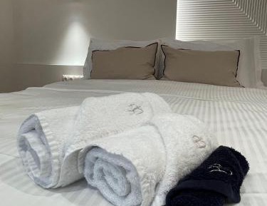 Deluxe Room (2 Adults + 1 Child)