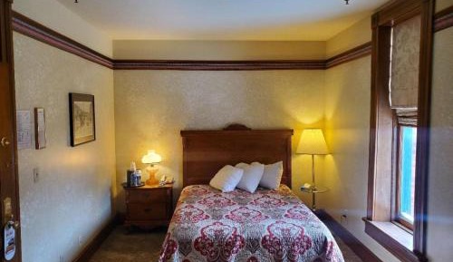 Queen Room - Non-Smoking