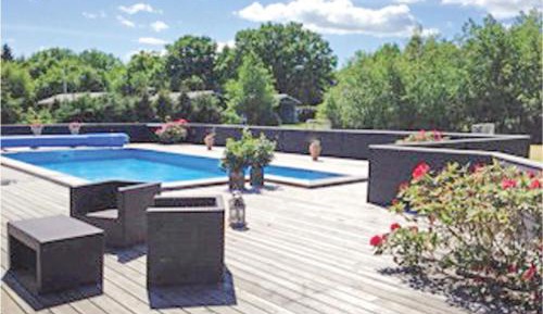 Three-Bedroom Holiday Home 