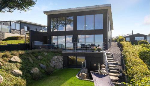 Four-Bedroom Holiday Home