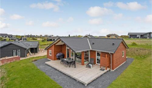 Three-Bedroom Holiday Home 