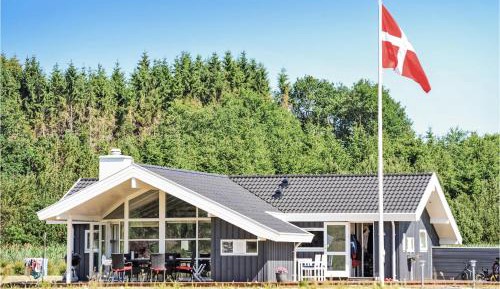 Three-Bedroom Holiday Home 