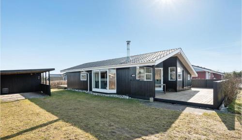 Three-Bedroom Holiday Home 