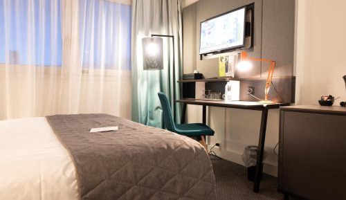 Queen Suite with City View