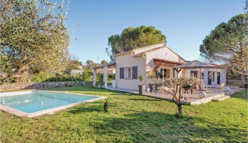 Three-Bedroom Holiday Home 