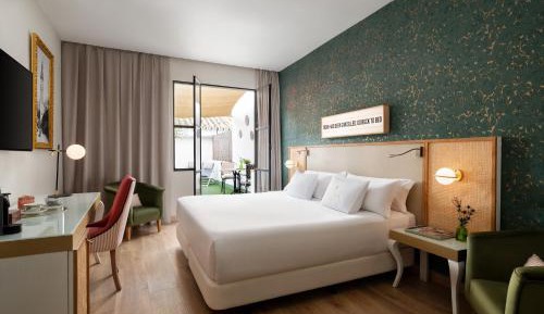 King Room with Balcony - Legend Terrace