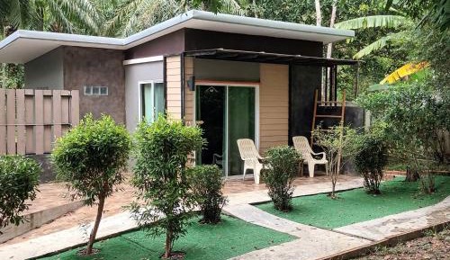 Deluxe Bungalow with Garden View