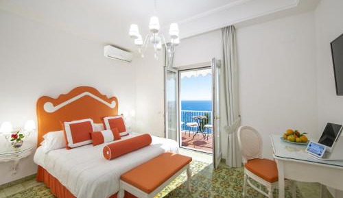 Double or Twin Room with Sea View